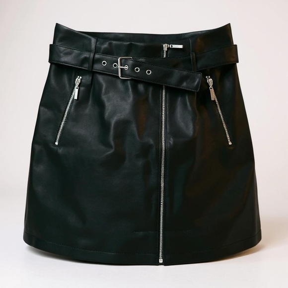 Faux  leather skirt - Picture 1 of 3
